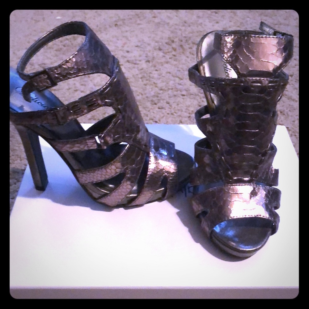 Brand New Pewter Heel